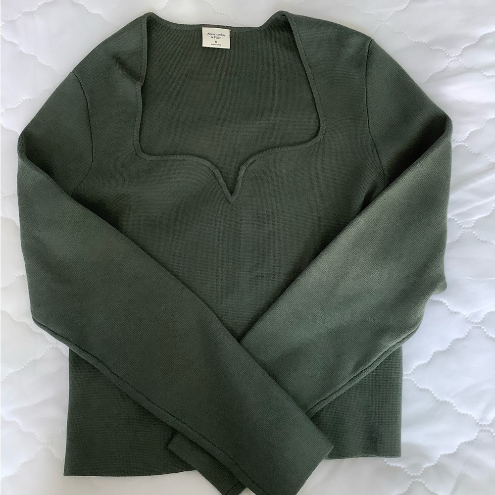 Women’s Abercrombie sweater